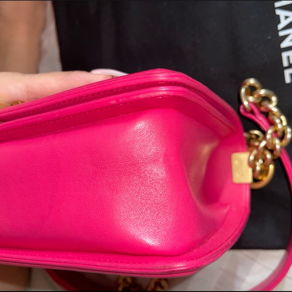 CHANEL Le Boy Old Medium Fuchsia - Picture 13 of 13